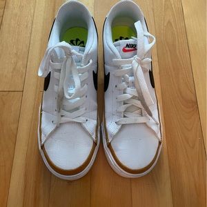 Women’s Nike court legacy